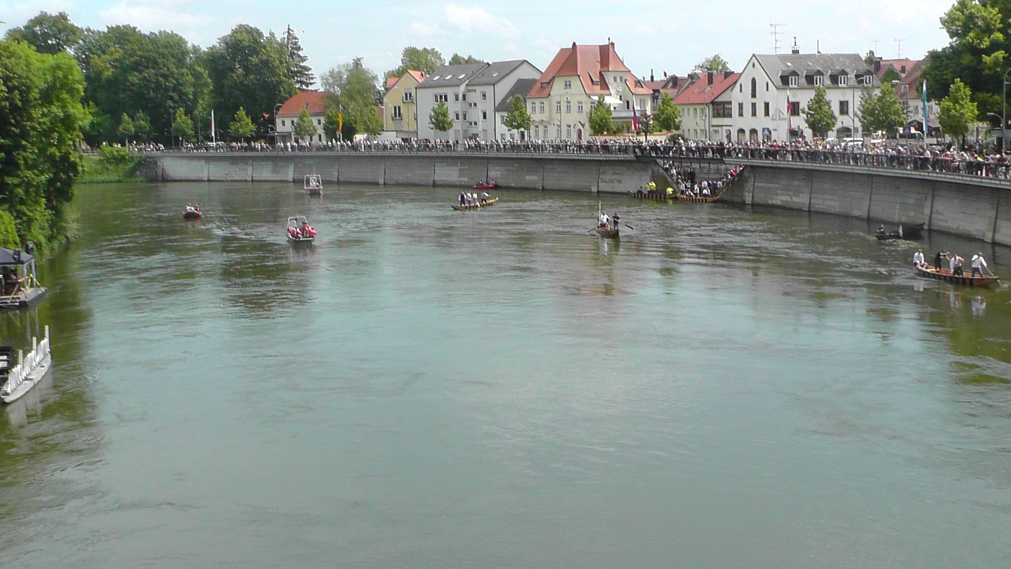 Fischerstechen auf der Donau.